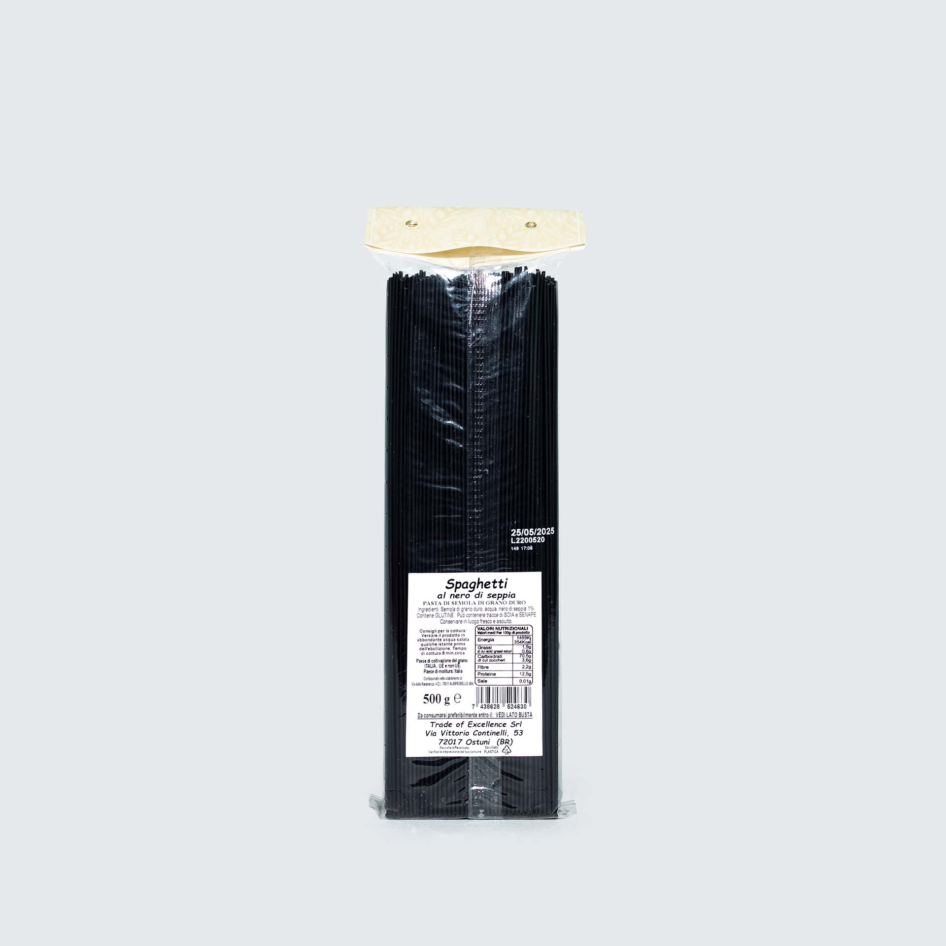Spaghett al nero di seppia vista posteriore Confezione di spaghetti al nero di seppia vista posteriore